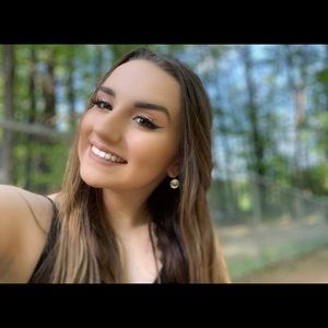 Meet your Posher, Briana